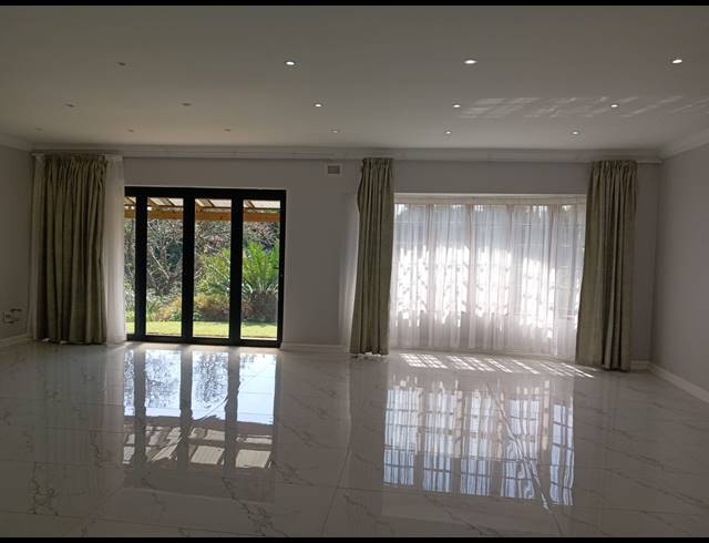 3 BEDROOM TOWNHOUSE FOR SALE IN HILLCREST CENTRAL